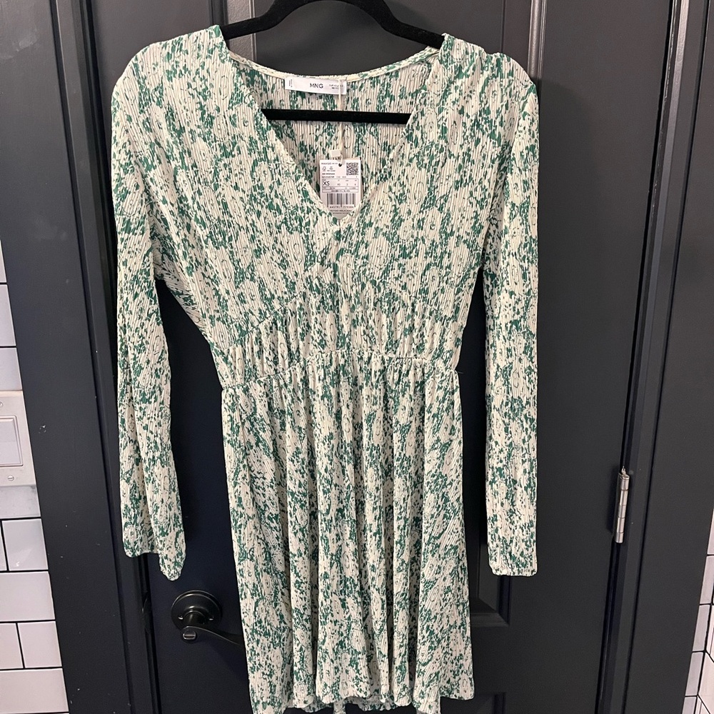 Green and white long sleeve dress